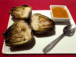 Carxofes al forn amb salsa romescu